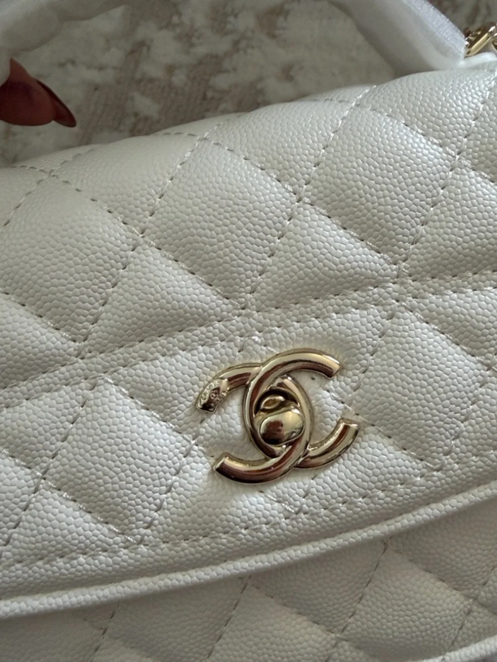 Chanel Makeup Bag White - Picture 5 of 7